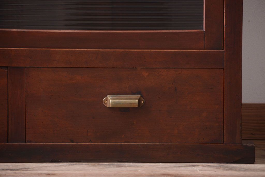 アンティーク家具　和製アンティーク　モールガラス引き戸のサイドボード(収納棚)