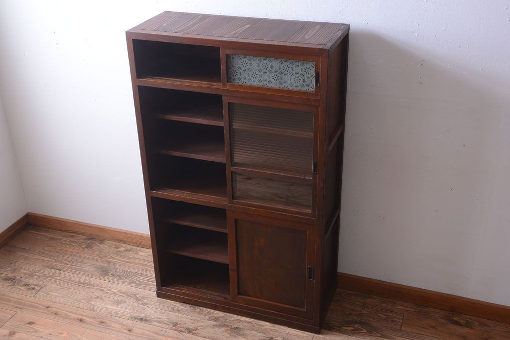 アンティーク家具　和製アンティーク　デザインガラス入り!古い木の一本物食器棚