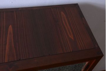 アンティーク家具　和製アンティーク　デザインガラス入り!古い木の一本物食器棚