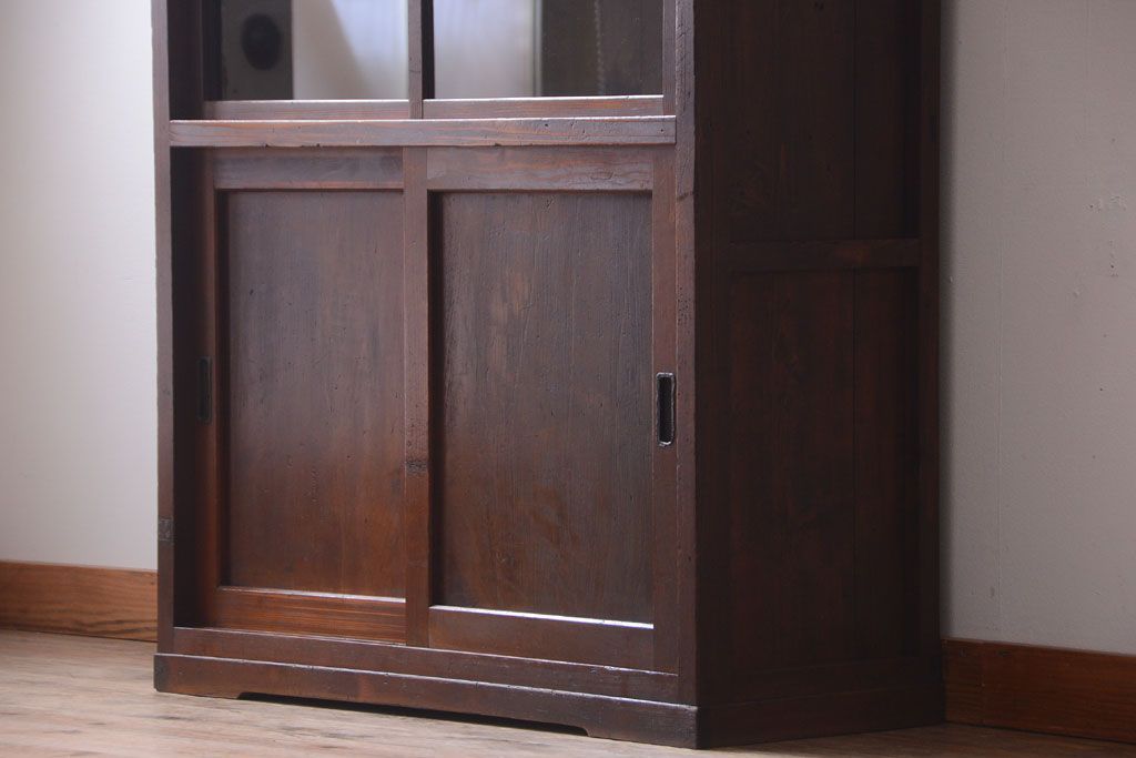 アンティーク家具　和製アンティーク　デザインガラス入り!古い木の一本物食器棚