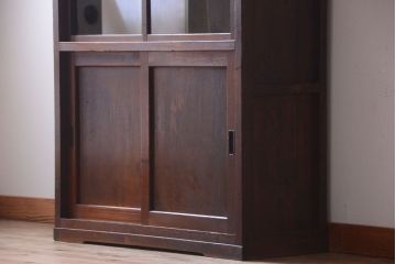 アンティーク家具　和製アンティーク　デザインガラス入り!古い木の一本物食器棚