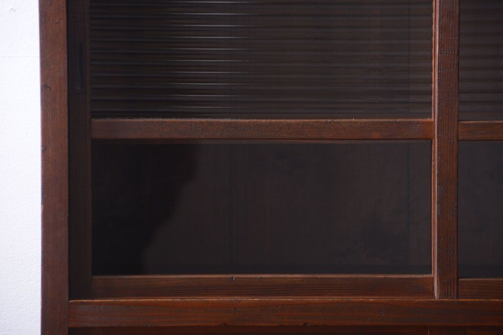 アンティーク家具　和製アンティーク　デザインガラス入り!古い木の一本物食器棚