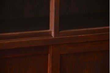 アンティーク家具　和製アンティーク　デザインガラス入り!古い木の一本物食器棚