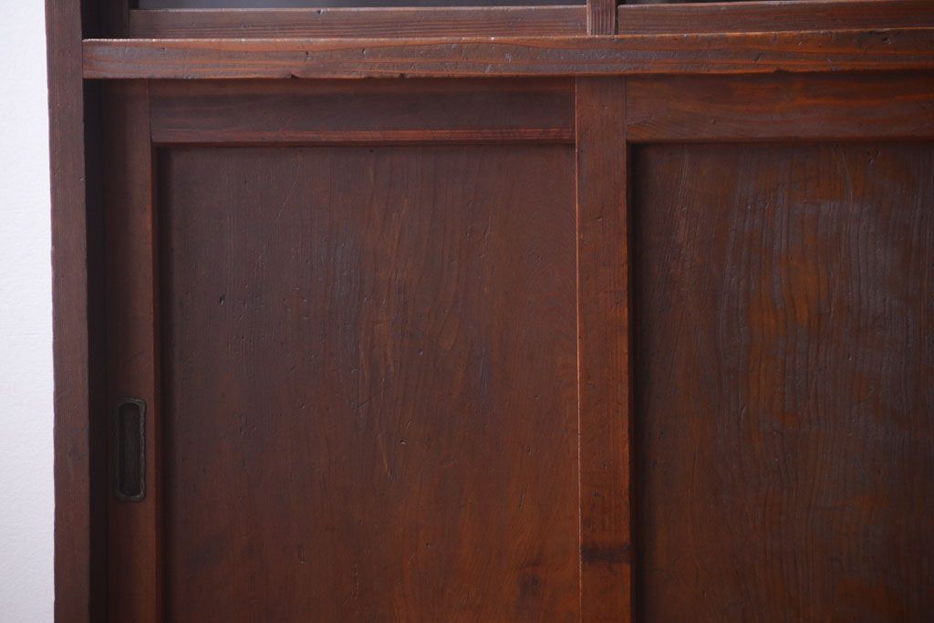 アンティーク家具　和製アンティーク　デザインガラス入り!古い木の一本物食器棚