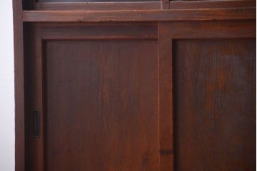 アンティーク家具　和製アンティーク　デザインガラス入り!古い木の一本物食器棚