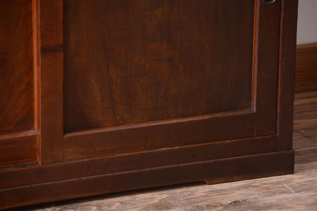 アンティーク家具　和製アンティーク　デザインガラス入り!古い木の一本物食器棚