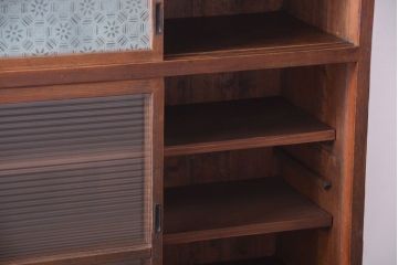 アンティーク家具　和製アンティーク　デザインガラス入り!古い木の一本物食器棚