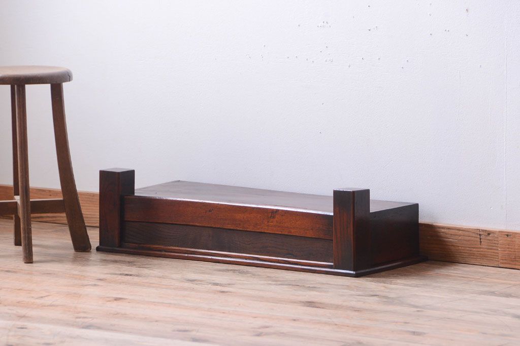 アンティーク家具　和製アンティーク　古い木の小振りな置床(置き床)