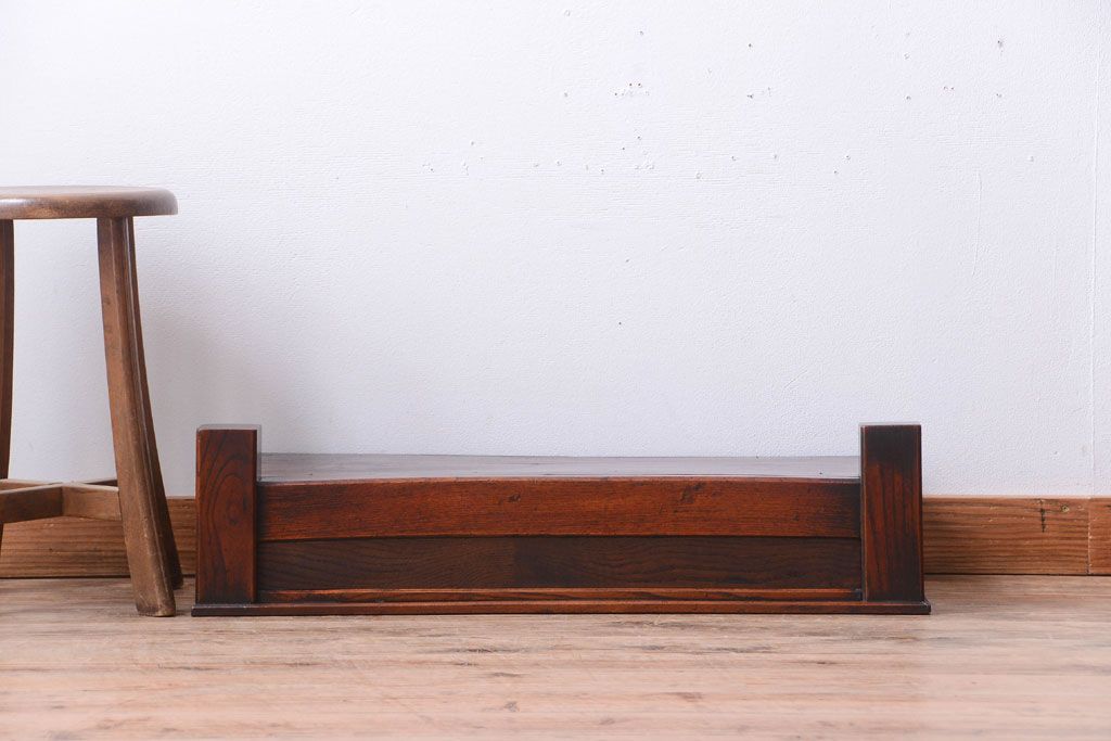 アンティーク家具　和製アンティーク　古い木の小振りな置床(置き床)