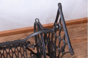 アンティーク家具　アンティーク　DIYにぴったり!おしゃれなシンガーミシンの鉄脚(3)