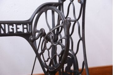 アンティーク家具　アンティーク　DIYにぴったり!おしゃれなシンガーミシンの鉄脚(3)