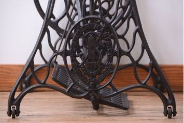 アンティーク家具　アンティーク　DIYにぴったり!おしゃれなシンガーミシンの鉄脚(3)