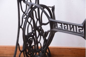 アンティーク家具　アンティーク　DIYにぴったり!おしゃれなシンガーミシンの鉄脚(3)