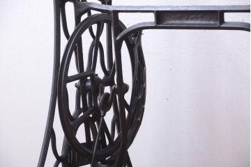 アンティーク家具　アンティーク　DIYにぴったり!ナショナルミシンの鉄脚