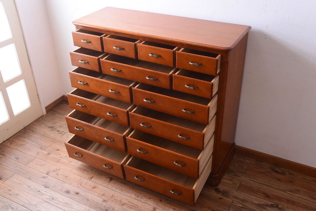 中古　横浜クラシック家具　ダニエル　エトランジェ整理ダンス(チェスト)(定価約73万円)