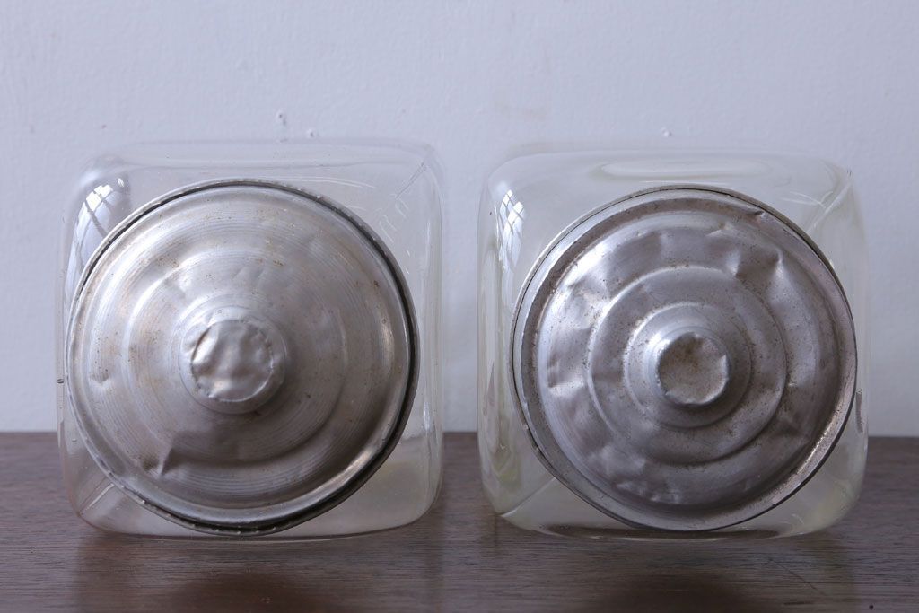 アンティーク雑貨　昭和レトロ　古い駄菓子屋のガラス瓶(ビン)2個セット(3)