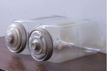 アンティーク雑貨　昭和レトロ　古い駄菓子屋のガラス瓶(ビン)2個セット(3)