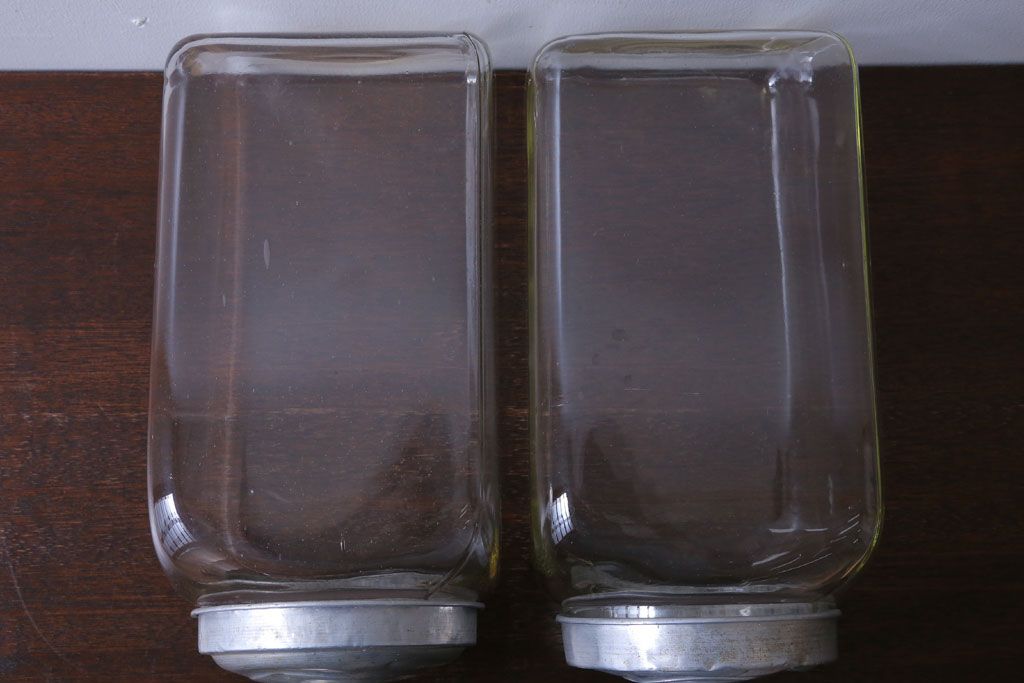 アンティーク雑貨　昭和レトロ　古い駄菓子屋のガラス瓶(ビン)2個セット(3)