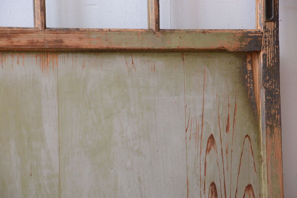アンティークペイント　古い木の味わい深いペンキガラス戸