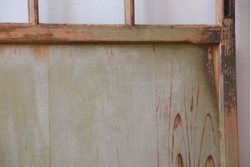 アンティークペイント　古い木の味わい深いペンキガラス戸