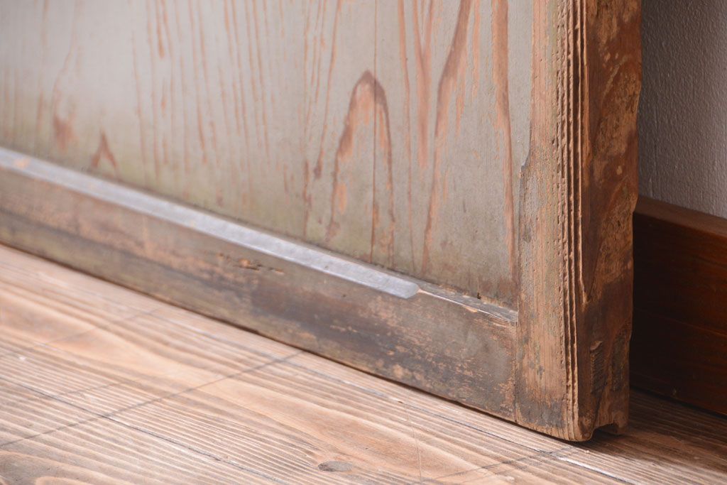 アンティークペイント　古い木の味わい深いペンキガラス戸