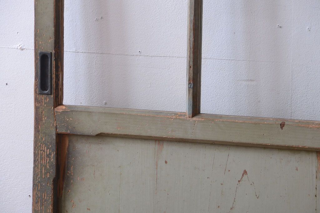 アンティークペイント　古い木の味わい深いペンキガラス戸