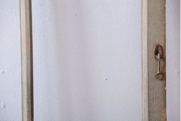 アンティークペイント　古い木の味わい深いペンキガラス戸