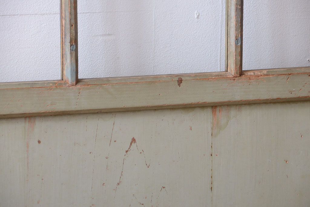 アンティークペイント　古い木の味わい深いペンキガラス戸