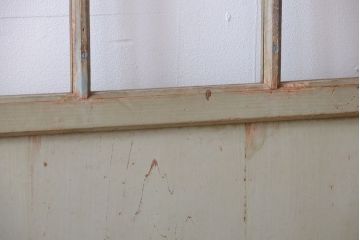 アンティークペイント　古い木の味わい深いペンキガラス戸