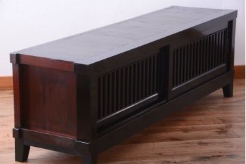 アンティーク家具　古民具・骨董　五尺　明治期　框が太く重厚なアンティーク脚付き時代箪笥ローボード(水屋箪笥、テレビ台、キャビネット、収納棚)