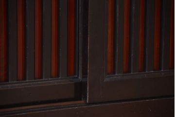 アンティーク家具　古民具・骨董　五尺　明治期　框が太く重厚なアンティーク脚付き時代箪笥ローボード(水屋箪笥、テレビ台、キャビネット、収納棚)