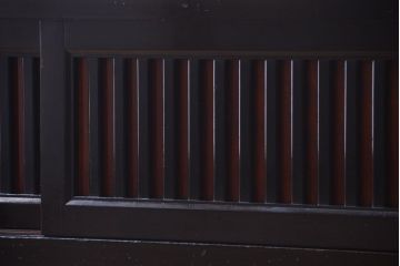 アンティーク家具　古民具・骨董　五尺　明治期　框が太く重厚なアンティーク脚付き時代箪笥ローボード(水屋箪笥、テレビ台、キャビネット、収納棚)