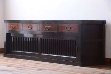 アンティーク家具　古民具・骨董　明治期　框が太く重厚なアンティーク引き出し付き時代箪笥ローボード(水屋箪笥、テレビ台、キャビネット、収納棚)