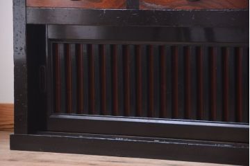 アンティーク家具　古民具・骨董　明治期　框が太く重厚なアンティーク引き出し付き時代箪笥ローボード(水屋箪笥、テレビ台、キャビネット、収納棚)