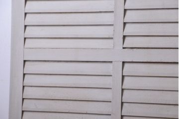 アンティーク　ルーバー風デザインがおしゃれなペイント引き戸2枚セット(雨戸)(2)