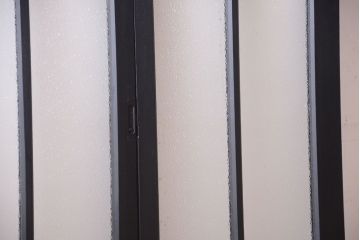 大正ロマン　当時物色ガラス入り!モダンなペイント引き戸2枚セット(窓)