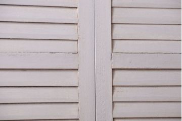 アンティーク　ルーバー風デザインがおしゃれなペイント引き戸2枚セット(雨戸)(1)