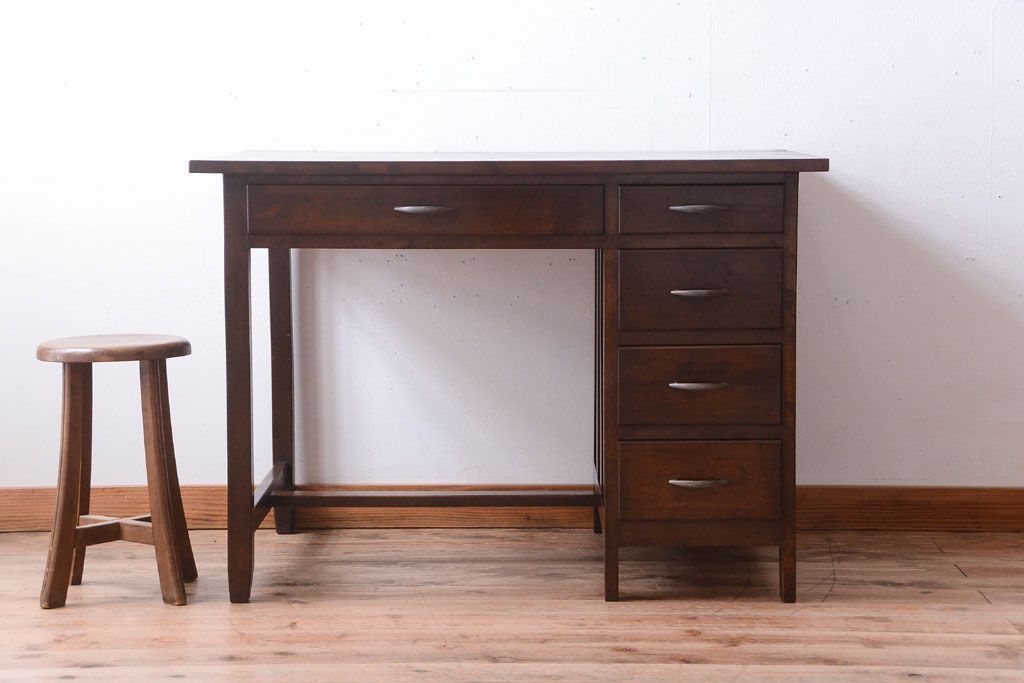 アンティーク家具　和製アンティーク　古いカバ材のシンプルな片袖机(デスク)