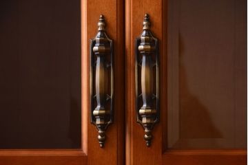 中古　横浜クラシック家具　ダニエル　高級品!収納棚(キャビネット)(1)(定価約50万円)