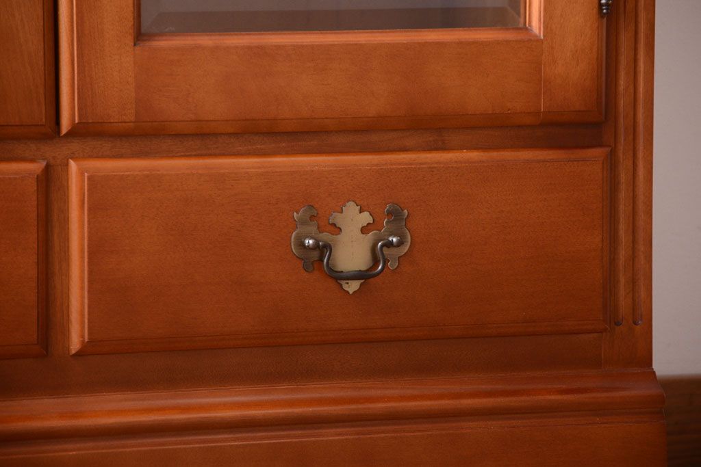 中古　横浜クラシック家具　ダニエル　高級品!収納棚(キャビネット)(1)(定価約50万円)