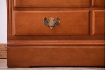 中古　横浜クラシック家具　ダニエル　高級品!収納棚(キャビネット)(1)(定価約50万円)