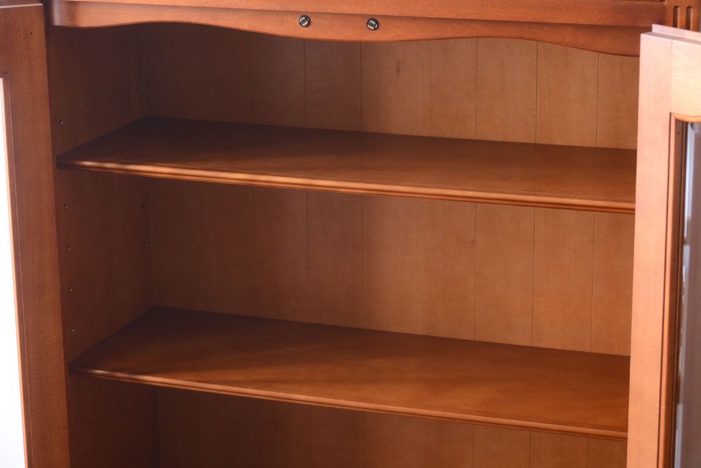 中古　横浜クラシック家具　ダニエル　高級品!収納棚(キャビネット)(1)(定価約50万円)