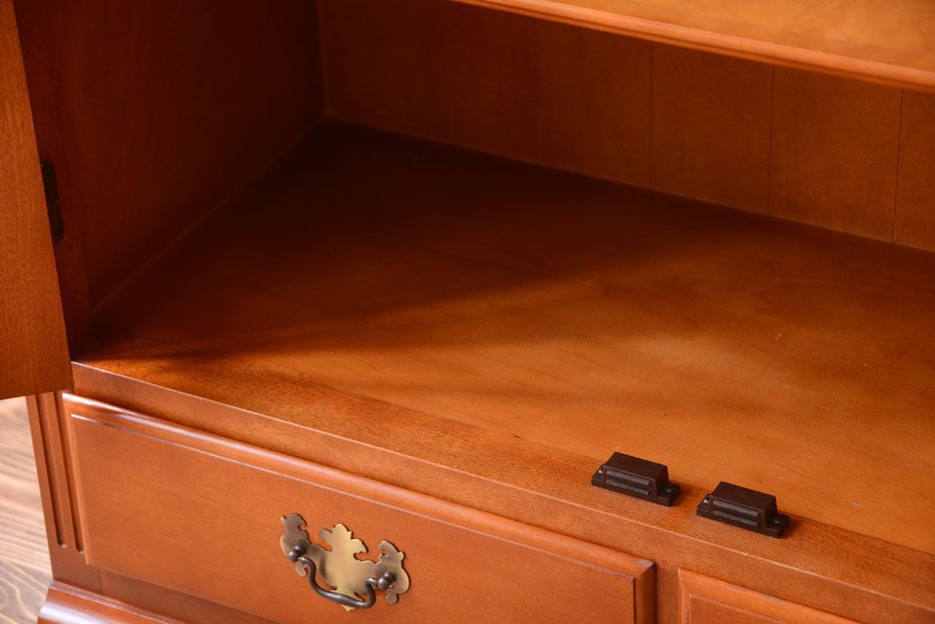 中古　横浜クラシック家具　ダニエル　高級品!収納棚(キャビネット)(1)(定価約50万円)