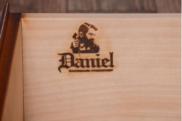 中古　横浜クラシック家具　ダニエル　高級品!収納棚(キャビネット)(1)(定価約50万円)