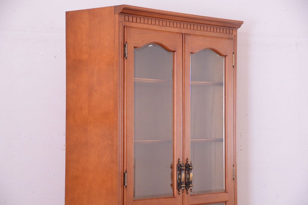中古　横浜クラシック家具　ダニエル　高級品!収納棚(キャビネット)(2)(定価約50万円)