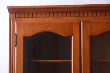 中古　横浜クラシック家具　ダニエル　高級品!収納棚(キャビネット)(2)(定価約50万円)