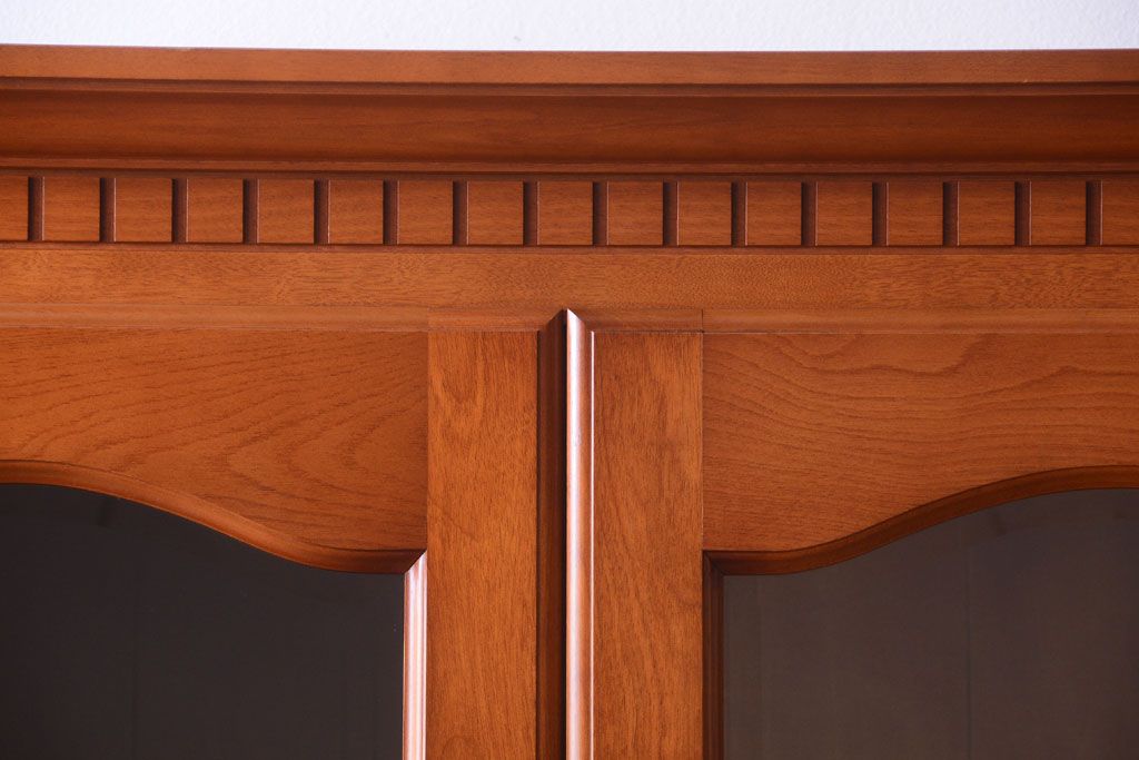 中古　横浜クラシック家具　ダニエル　高級品!収納棚(キャビネット)(2)(定価約50万円)