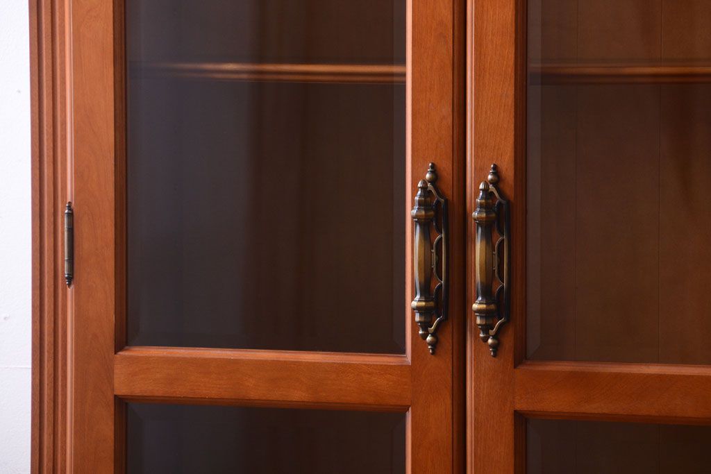 中古　横浜クラシック家具　ダニエル　高級品!収納棚(キャビネット)(2)(定価約50万円)