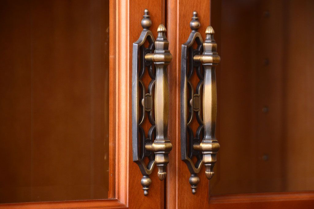 中古　横浜クラシック家具　ダニエル　高級品!収納棚(キャビネット)(2)(定価約50万円)