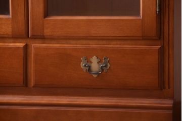 中古　横浜クラシック家具　ダニエル　高級品!収納棚(キャビネット)(2)(定価約50万円)